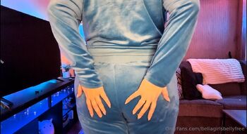 Bella / bellagirlsbellyfree / bellagirlsbelly nude photo #3