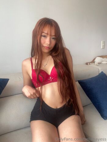 Bella / bellahayess nude photo #37