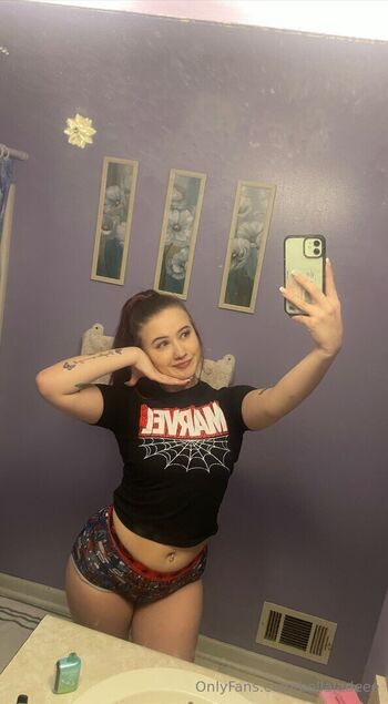 Bella Jad / bellajadeee nude photo #24