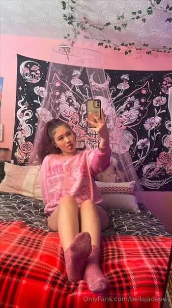 Bella Jad / bellajadeee nude photo #33