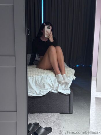 bell / bellaoak nude photo #1