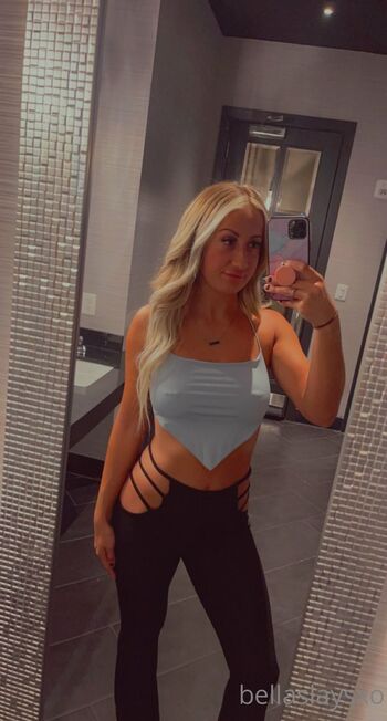 Bell / bellaslaysxo / bellaslaysxoxo nude photo #14
