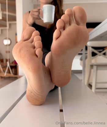 Linne / belle.linnea / labellelinnea nude photo #9