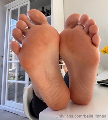 Linne / belle.linnea / labellelinnea nude photo #35