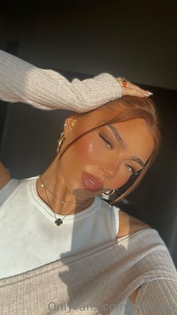 BELLE / bellevip nude photo #3