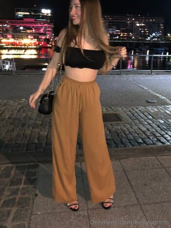 Bell / belleyumm nude photo #14