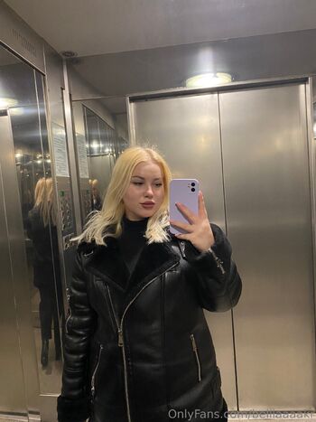 OnlyFans / belllaaaakr nude photo #10