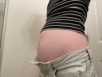 Eden (theythem) FREE PAGE / bellyenby2 nude photo #5