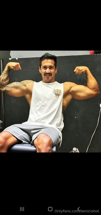 Benicio / beniciohot nude photo #1