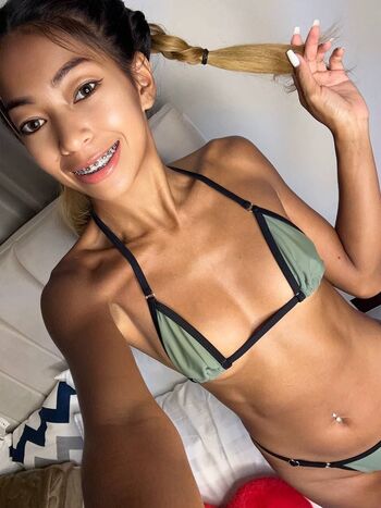 Benz Asi / benzasia nude photo #11