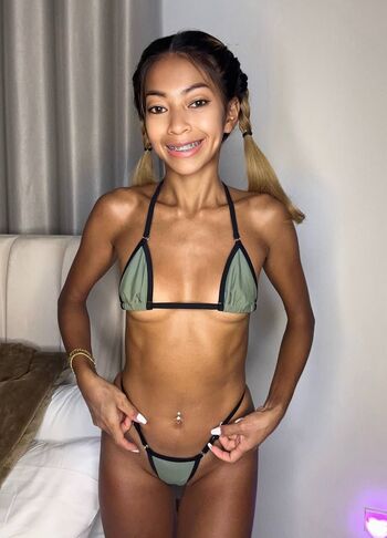 Benz Asi / benzasia nude photo #12