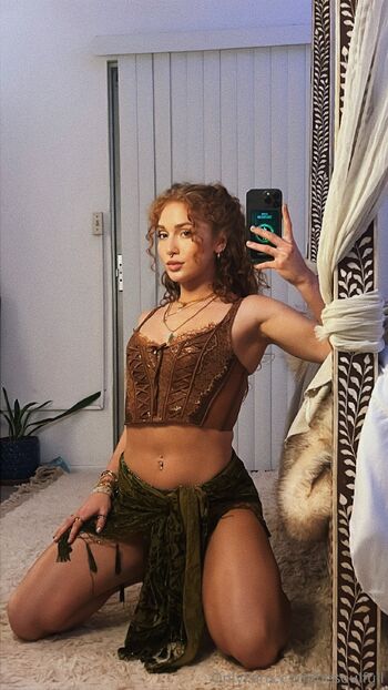 Natural Redhea / besoulfull nude photo #4