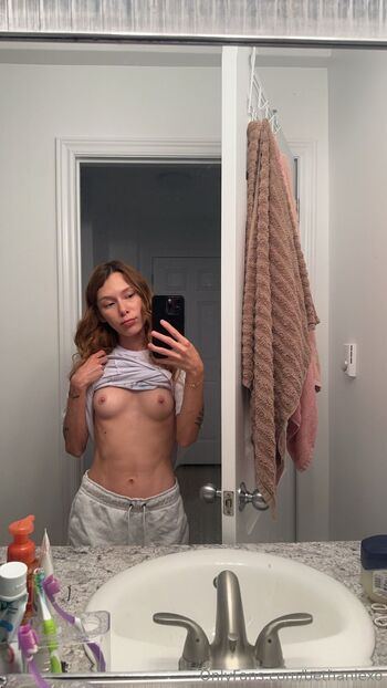 Bethani / bethaniexo nude photo #5