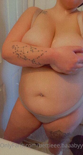 Bettie1. / bettieee.baaabyyypeaches nude photo #2