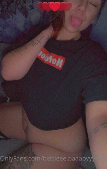 Bettie1. / bettieee.baaabyyypeaches nude photo #3