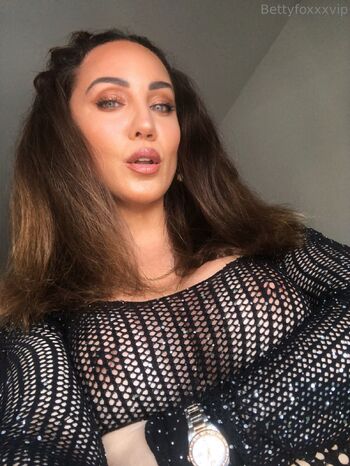 YOUR HONEY GIRL / bettyfoxxxvip nude photo #1