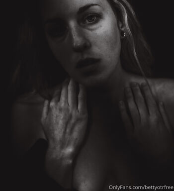 Betty Off The Rail / bettyotrfree nude photo #9