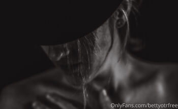 Betty Off The Rail / bettyotrfree nude photo #10