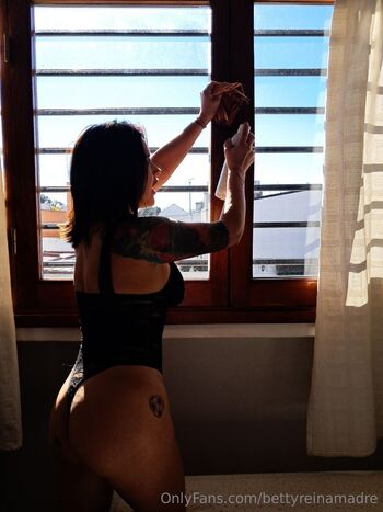 Betty Reina Sexting / bettyreinamadre nude photo #10