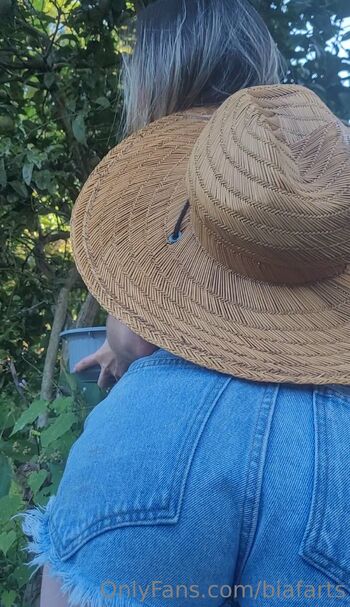 Biafart / bia_farts nude photo #26