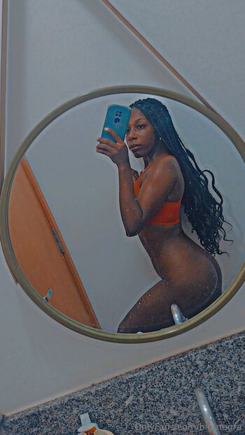 Ann / big-negra nude photo #3