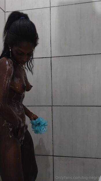 Ann / big-negra nude photo #18