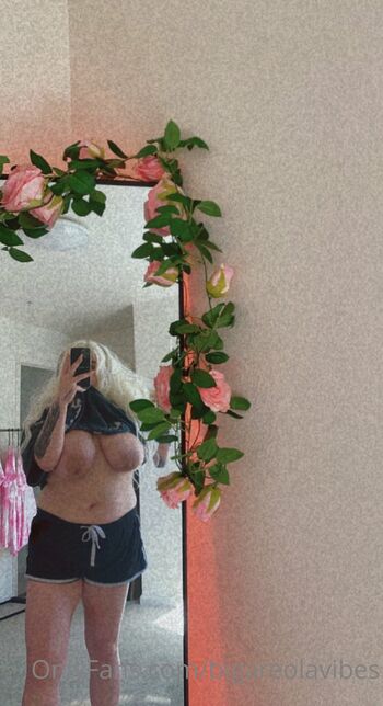 Big Areola Vibe / bigareolavibes nude photo #1