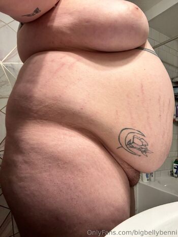 Benn / bigbellybenni nude photo #1