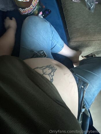 Benn / bigbellybenni nude photo #11