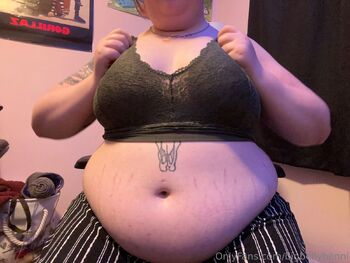 Benn / bigbellybenni nude photo #15