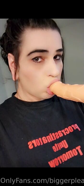 Sara Annik / biggerplease nude photo #10