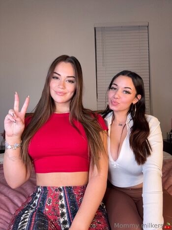 Mommy Milkers / bigjuiceybooty nude photo #3