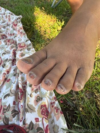 Goddess Asian Bell / bigthicsoles nude photo #1