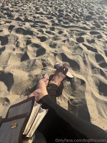 Goddess Asian Bell / bigthicsoles nude photo #8