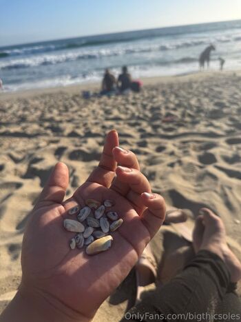 Goddess Asian Bell / bigthicsoles nude photo #11