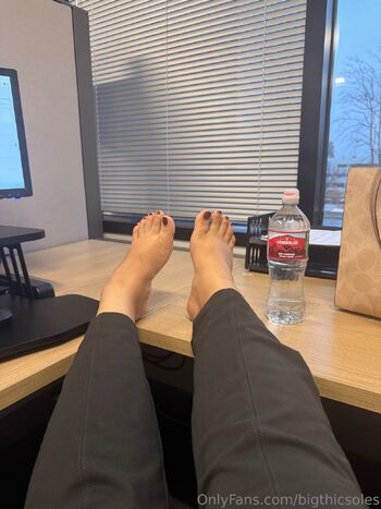 Goddess Asian Bell / bigthicsoles nude photo #13