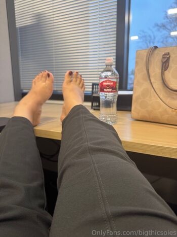 Goddess Asian Bell / bigthicsoles nude photo #14