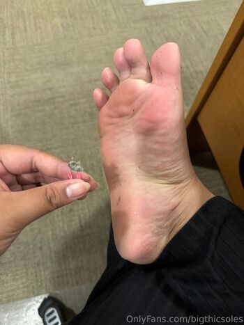 Goddess Asian Bell / bigthicsoles nude photo #21