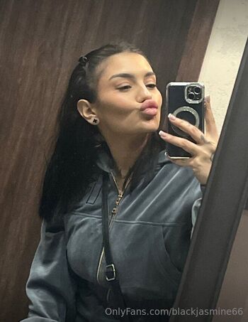 Jasmin / blackjasmine66 nude photo #3