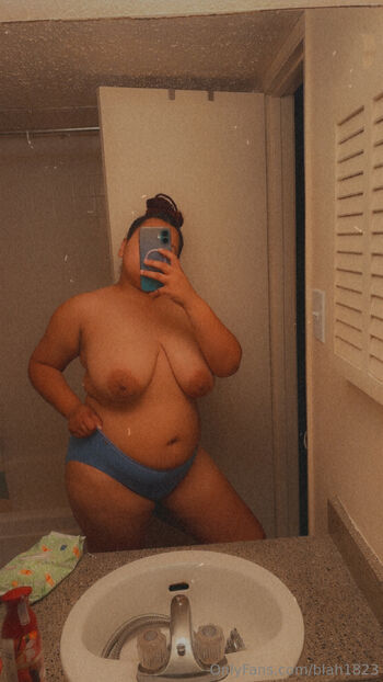 T itte / blah1823 nude photo #11