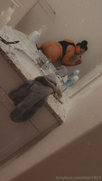 T itte / blah1823 nude photo #13