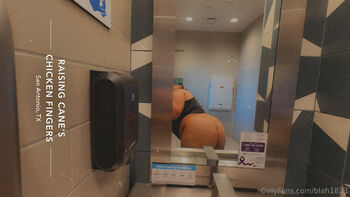 T itte / blah1823 nude photo #27