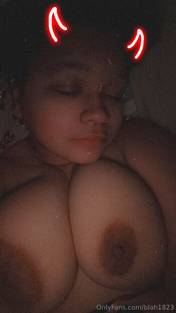 T itte / blah1823 nude photo #34