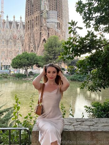 Olivi / blair_pikky nude photo #1