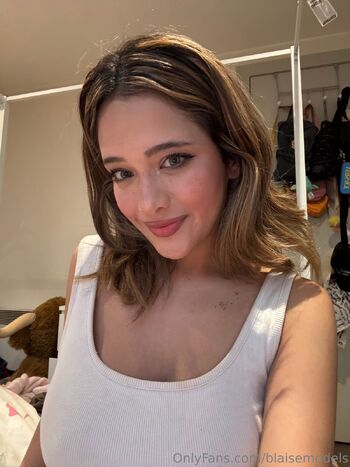 blais / blaisemodels nude photo #3