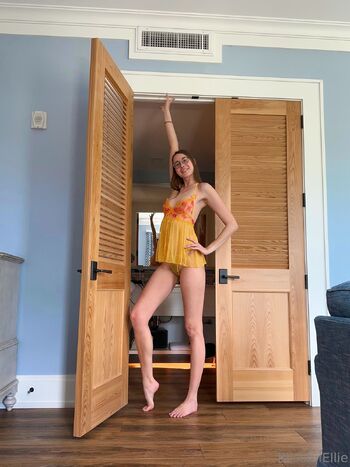 Ellie / blissfulellie nude photo #32