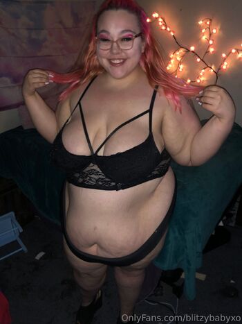 MamaLu / blitzybabyxo nude photo #12