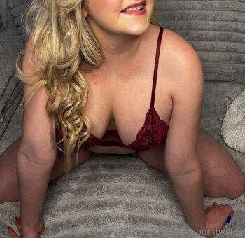 Hotblondewife / blondebombwifey nude photo #38