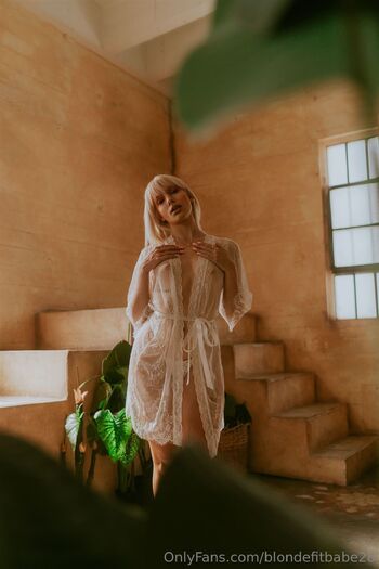 blondefitbabe28 nude photo #1