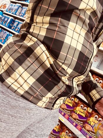 Sara / blondegymqueen420 nude photo #20